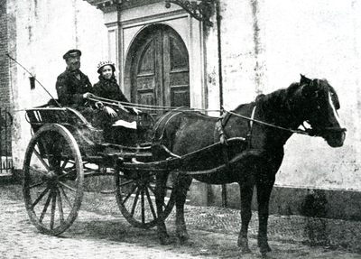 BR_VOORSTRAAT_421 Een paard en wagen voor de Jacobskerk; ca. 1910