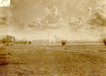 BR_WATERWEG_001 Gezicht op de toren van de St. Catharijnekerk vanaf de Waterweg; ca. 1900