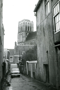 BR_WELLESLOP_002 Kijkje op het Welleslop, met gezicht op de toren van de St. Catharijnekerk; ca. 1967