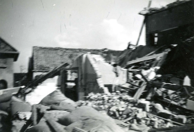 BR_WO2_BOM_LANGESTRAAT_069 De Vakschool voor Meisjes was zwaar beschadigd na het bombardement; 4 maart 1943
