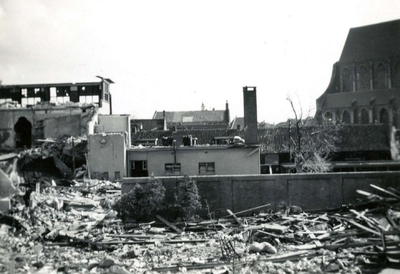 BR_WO2_BOM_LANGESTRAAT_070 De Vakschool voor Meisjes was zwaar beschadigd na het bombardement; 4 maart 1943