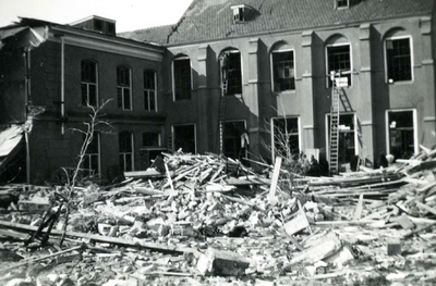 BR_WO2_BOM_LANGESTRAAT_071 De smederij van de Ambachtsschool was zwaar beschadigd na het bombardement; 4 maart 1943