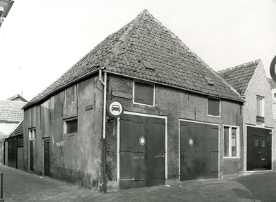 BR_ZUIDSPUISTRAAT_001 Pakhuis op de hoek van de Turfstraat en de Zuidspuistraat; 1996