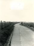 BR_ZUURLANDSEDIJK_002 Kijkje op de Zuurlandsedijk en de polder Zuurland; ca. 1974