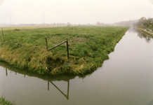 BR_ZUURLANDSEWEG_006 Kijkje op de sloot langs de Zuurlandseweg, uitzicht over de polder Zuurland; 1996