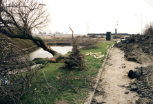 BR_ZUURLANDSEWEG_012 Ten behoeve van de uitbreiding van de wijk Zuurland worden leidingen gelegd en bomen gerooid; 1996