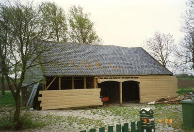 GV_RINGDIJK_15 Renovatie van een schuur achter de monumentale boerderij Dammestee; 29 april 1997