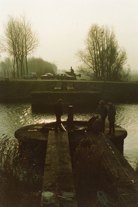HV_GROENEKRUISWEG_06 Afbreken van de Wellebrug (de oude trambrug) ; 1987