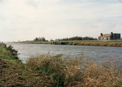 HV_KANAALDIJK_25 Het Kanaal door Voorne bij gemaal Trouw.; 1989