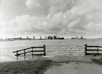 HV_WATEROVERLAST_059 Hoog water in de polder van Heenvliet na overvloedige regenval; 16 september 1998