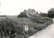 HK_ACHTERWEG_002 Afbraak van een woning langs de Achterweg ten behoeve van woningbouw; 1985