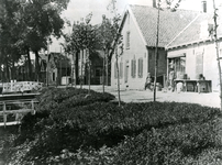 HK_DORPSSTRAAT_032 Kijkje op de woningen en het gemeentehuis langs de Dorpsstraat; Juli 1922