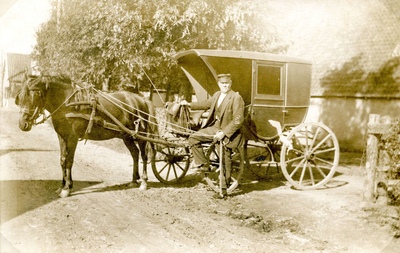 HK_PERSONEN_006 Koetsier Piet van Kapel verzorgde met zijn paard en wagen vervoersdiensten in Hekelingen; 1925