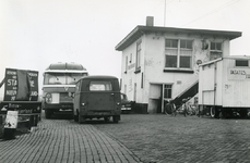 HK_VEER_020 Het veerhuis of Tolhuis Café Spuizicht bij de veerboot Hekelingen - Nieuw-Beijerland over het Spui; 20 ...