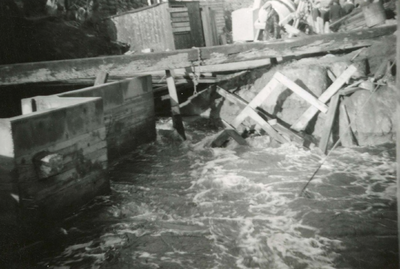 HK_VOLHARDING_039 Het vernieuwen van de duiker onder de Schuddebeursedijk bij Gemaal de Volharding; Augustus 1957