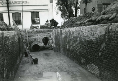 HK_VOLHARDING_042 Het vernieuwen van de duiker onder de Schuddebeursedijk bij Gemaal de Volharding; September 1957