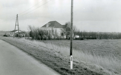 HK_WESTDIJK_004 Herenhuis van de familie Saarloos langs de Westdijk; 1973