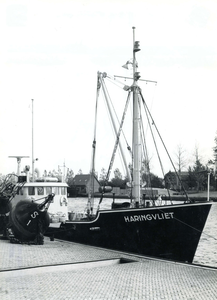 HE_KANAALWEGWESTZIJDE_006 Plezierjachten en woonboten in het Kanaal door Voorne; 2 april 1967