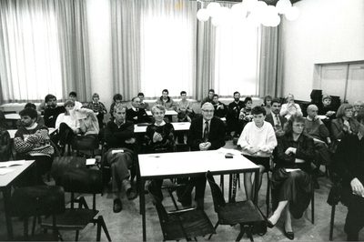 HE_MUZIEKVERENIGING_010 Toeschouwers van het solistenconcours in De Veste; 17 december 1987