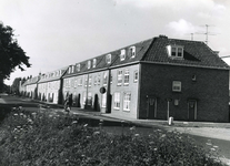 HE_OPZOOMERLAAN_020 Woningen in de gerestaureerde barakken langs de Opzoomerlaan; 24 april 1964