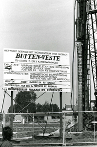 HE_OUDERENZORG_010 Het slaan van de eerste paal voor het wooncentrum Buiten-Veste; ca. 1986