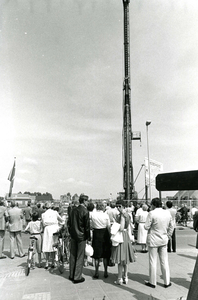 HE_OUDERENZORG_016 Het slaan van de eerste paal voor het wooncentrum Buiten-Veste; ca. 1986