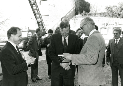 HE_PERSONEN_070 Commissaris van de Koningin Patijn bezoekt Hellevoetsluis; 14 maart 1985