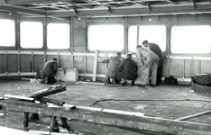 HE_RTM_010 De verbouw van een veerboot tot zijladingsveerboot Haringvliet voor de RTM bij de Amsterdamse Werf Verschure; 1956