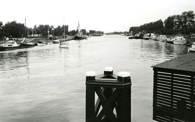 HE_STATIONSWEG_003 Het Kanaal door Voorne gezien vanaf de ophaalbrug; Juli 1972