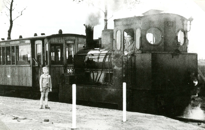 HE_TRAM_002 De tram van de RTM: Locomotief 54; 1958