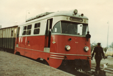 HE_TRAM_029 De tram 1807 van de RTM bij het tramstation in Hellevoetsluis; ca. 1975