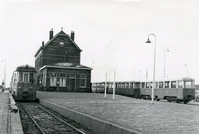 HE_TRAM_036 Het voormalige tramstation van Hellevoetsluis, met de M1803; ca. 1960