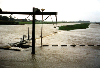 HE_WATEROVERLAST_038 Wegpompen van overtollig regenwater vanuit de polder Nieuwenhoorn door gemaal Trouw in het Kanaal ...