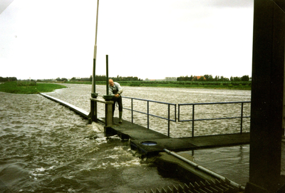 HE_WATEROVERLAST_040 Wegpompen van overtollig regenwater vanuit de polder Nieuwenhoorn door gemaal Trouw in het Kanaal ...