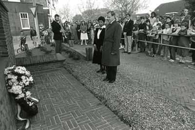 NN_DODENHERDENKING_003 Burgemeester De Cloe bij de jaarlijkse herdenking bij het monument ter nagedachtenis aan de ...