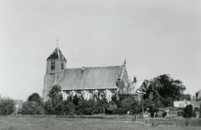 NN_DORPSSTRAAT_003 De kerk van Nieuwenhoorn; ca. 1950