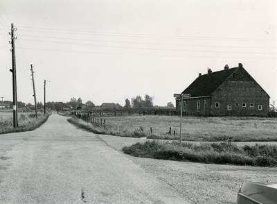 NN_GOOTSEWEG_002 De Gootseweg, gezien vanaf de kruising met de Sliklandseweg in de richting van het dorp Nieuwenhoorn ...