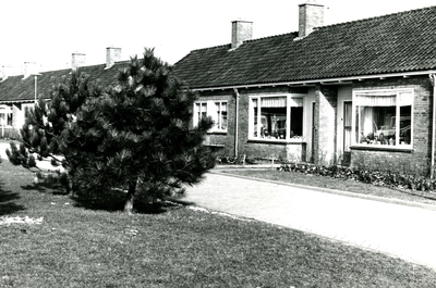 NN_KERKHOEKSTRAAT_002 Bejaardenwoningen bij De Rozenhoek; 29 april 1965