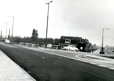 NN_OOSTDIJK_009 Het Zwaantje - de kruising van de Oostdijk met de Rijksstraatweg; 18 september 1964