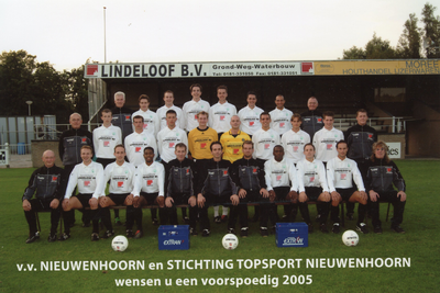 NN_SPORT_002 Elftal van Voetbalvereniging Nieuwenhoorn; 1994