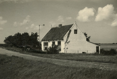 NH_DUINWEG_015 Woning in de duinen bij Nieuw-Helvoet; ca. 1955