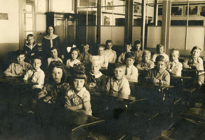 NH_KLASSENFOTO_006 Klassenfoto van de Christelijke Lagere School; ca. 1928