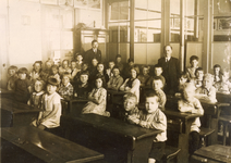 NH_KLASSENFOTO_007 Klassenfoto van de Christelijke Lagere School; 1935