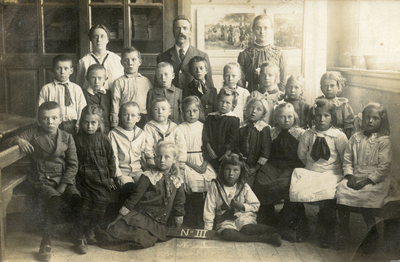 NH_KLASSENFOTO_009 Klassenfoto van de Christelijke Lagere School; ca. 1920