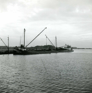 OV_BRIELSEMAASDAM_11 Werkzaamheden voor de aanleg van de Brielse Maasdam; ca. 1950