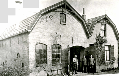 OV_BRIELSEWEG_02 Smederij Driehuis aan de Brielseweg 21; ca. 1925