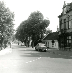OV_BURGEMEESTERLETTEWEG_24 Woning langs de Burgemeester Letteweg; 22 juli 1964