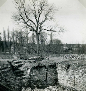OV_HOFLAAN_47 Het ontgraven en restaureren van de Burcht; ca. 1940