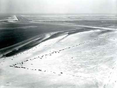 OV_LUCHTFOTO_22 Luchtfoto van het autostrand; 7 augustus 1969