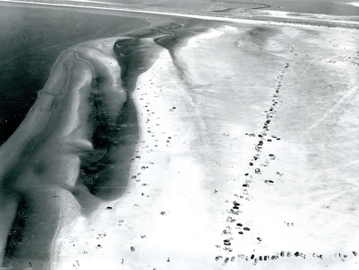OV_LUCHTFOTO_23 Luchtfoto van het autostrand; 7 augustus 1969